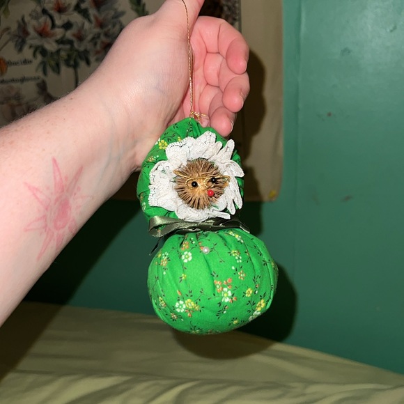 Cute little Christmas mouse ornament - Picture 3 of 6